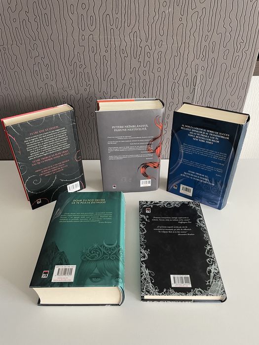 Seria acotar regatul spinilor si al trandafirilor sarah j maas