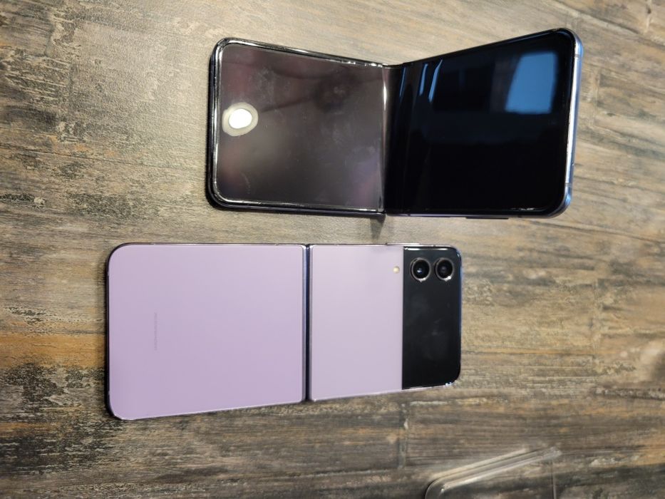 Samsung Z flip 4 ,2 buc