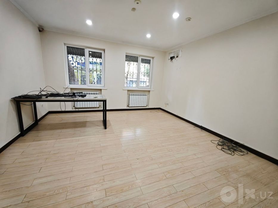 Дархан офисы 14м² 25м² вдоль дороги рядом с метро Хамида Олимжана