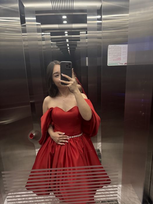 Продам красное платье