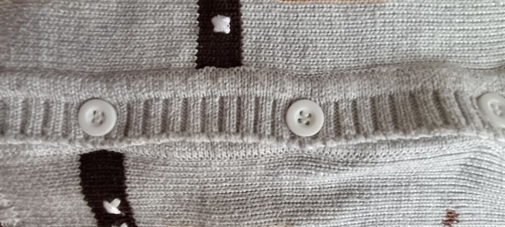 Pulover pentru copii de 5-6 ani nou nouț.