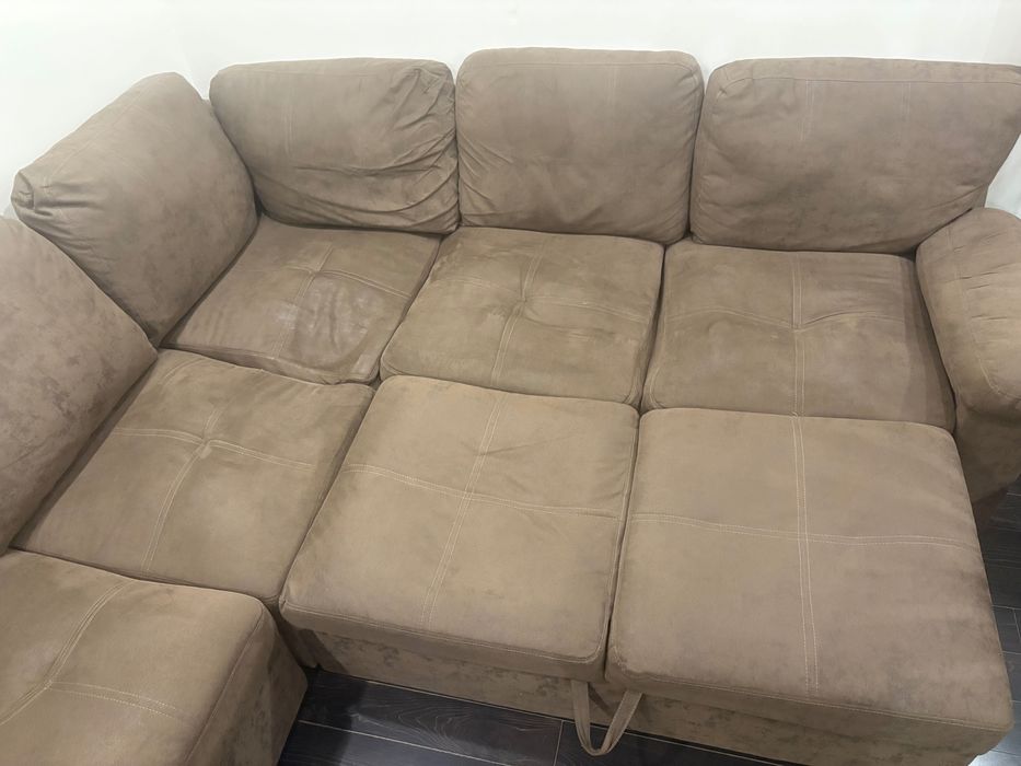 Продавам ъглов разтегателен диван