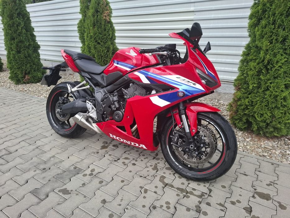 Moto M Parts Ploiesti Srl vinde Honda Cbr 650 R model 2024 E-Clutch limitata permis A2