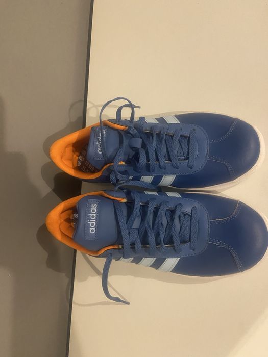 Vand incaltaminte Adidas!