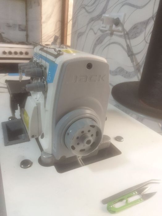 Jack E3 overlok sotiladi, srochna