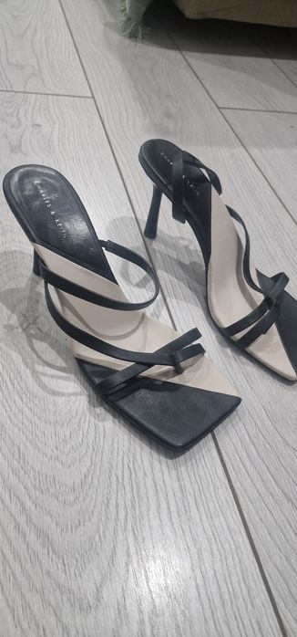 Босоножки 39 размера CHARLES & KEITH