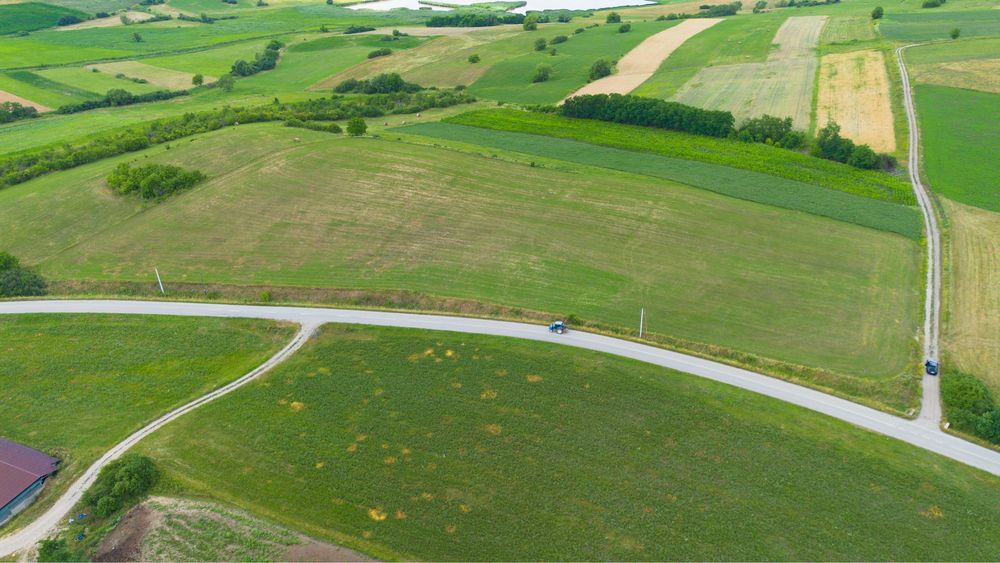 Teren extravilan 18.200 mp (1,82 ha) cu deschidere mare la asfalt