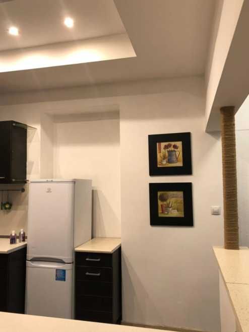 Дава се под наем Тристаен апартамент в София, Център - 96 кв.м за 716 € - Снимка #2