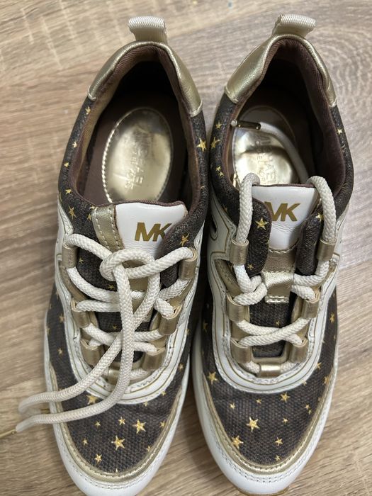 Продам кроссовки оригинал michael kors Armani exchange