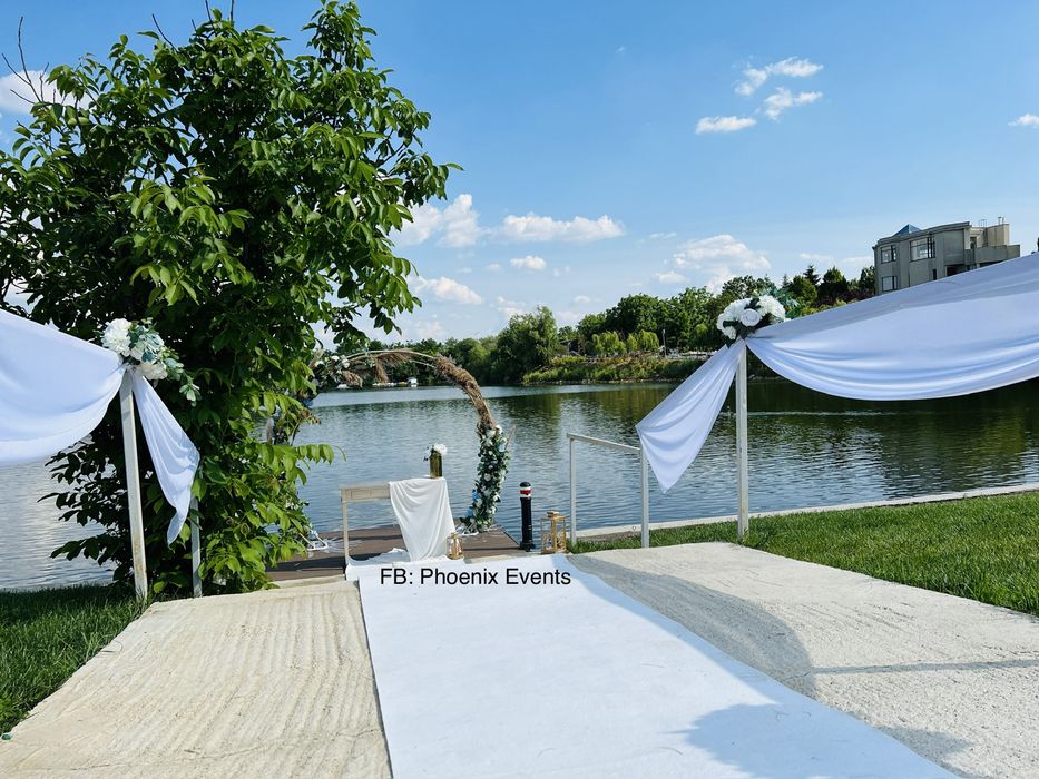 Aranjament cununie decoratiuni decor floral arcada stalpi nunta botez