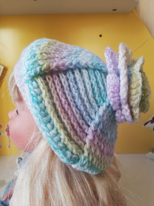 Береты на девочку. Ручная работа
