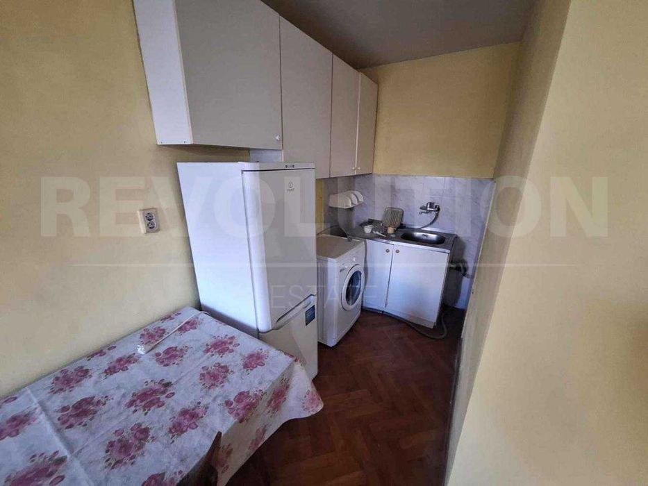 Продава се Двустаен апартамент в Варна, Център - 75 кв.м за 1867 €/кв.м - Снимка #2