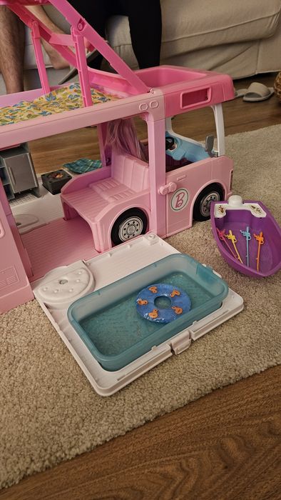 Vând rulota barbie