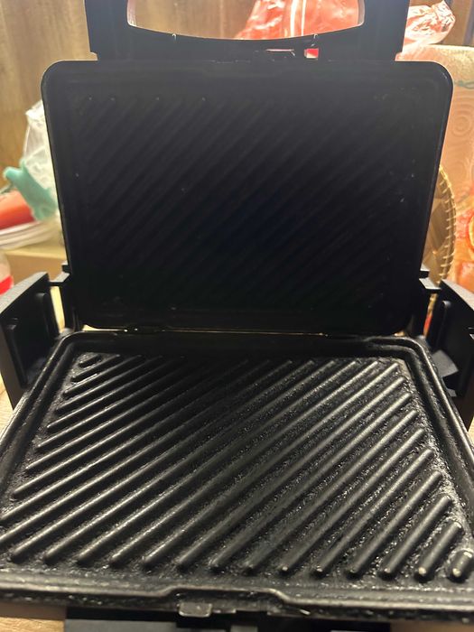 Продавам тефлонов парти контакт грил скара тост сандвич на Moulinex