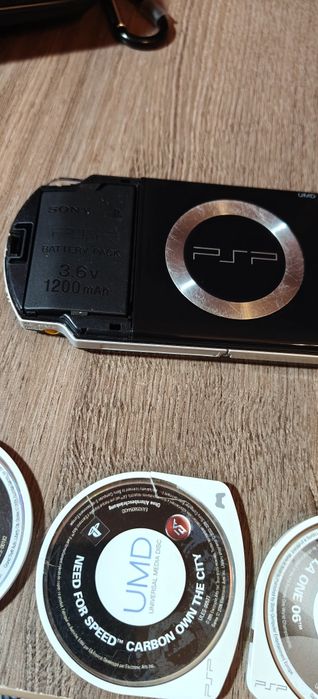 PsP 2004 като нова с 10 игри на дискове!