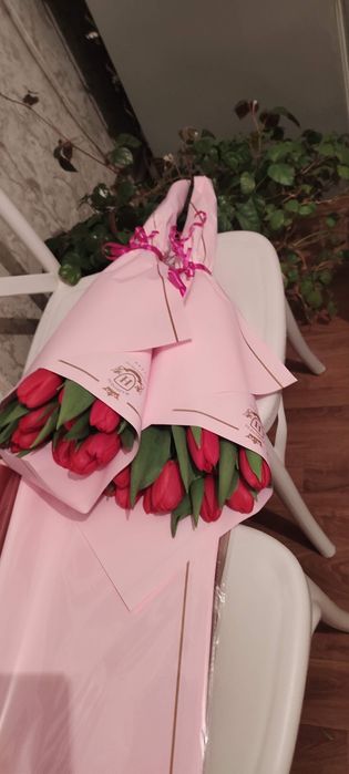 Корпоративные букеты из тюльпанов к 8 Марта