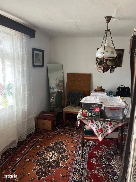 De vanzare casa batraneasca cu anexe, teren de 5000mp in Comuna Cordun