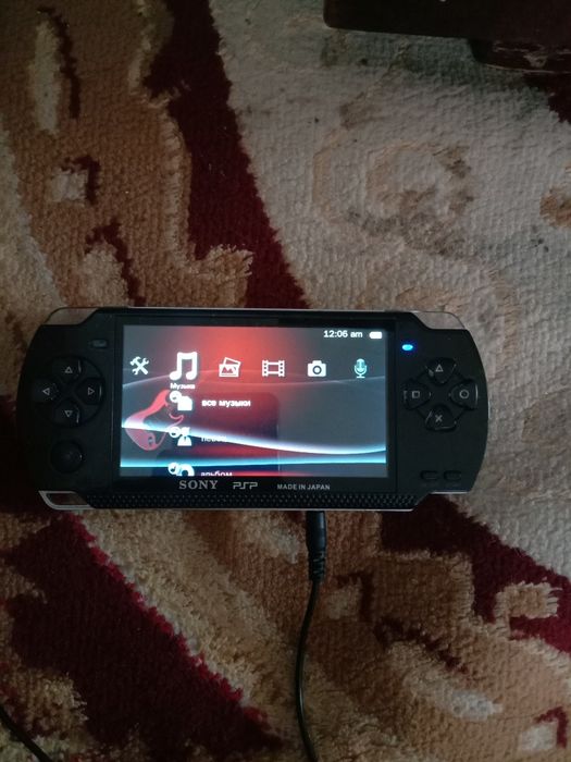 Сони приставка карманная