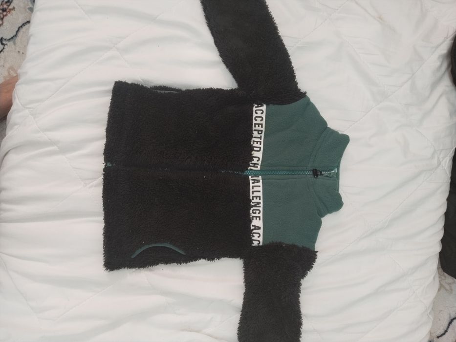 Продам ветровку 3-5лет