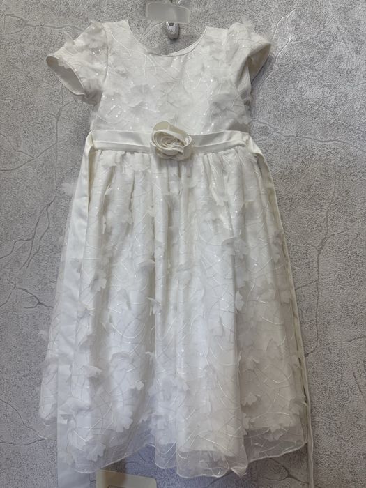 Продам платье на 6-7 лет