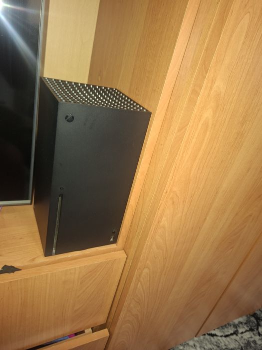 Vând xbox series x  impecabil