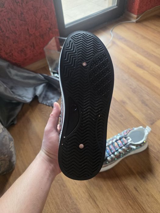 Чисто нови обувки