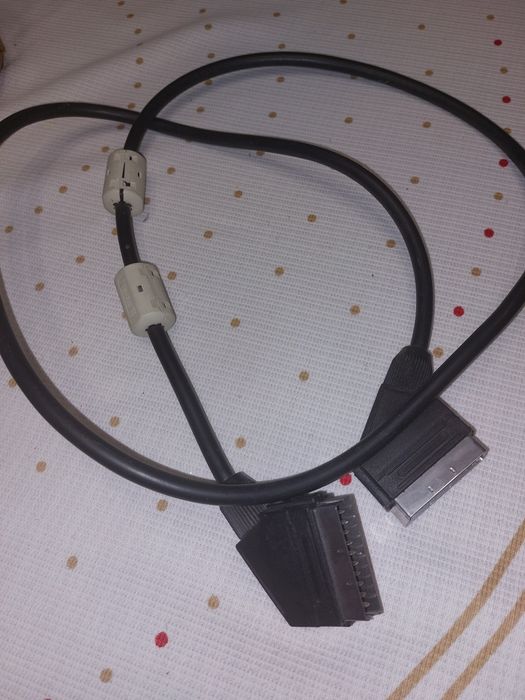 Различни кабели и зарядни