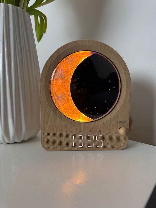 Lampa de noptiera cu diferite functii