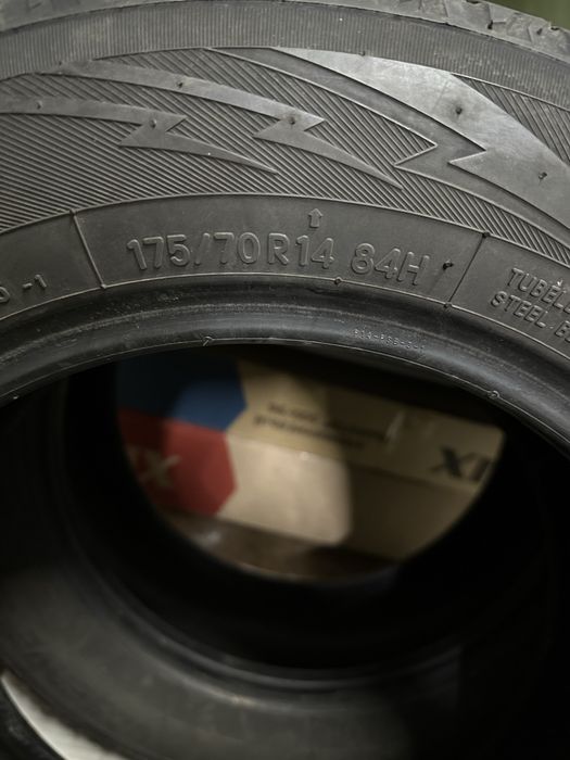 Продам шины всесезонные