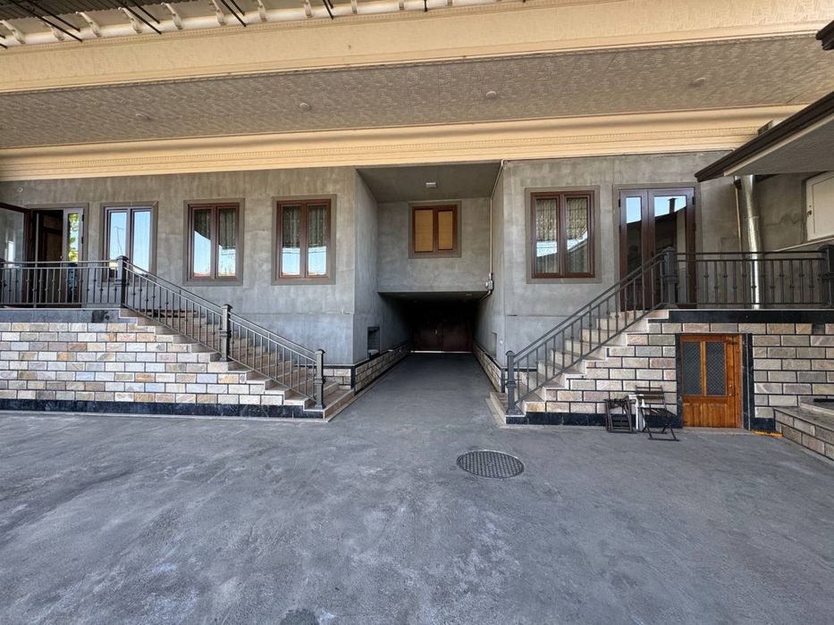 Урикзор уй сотилади