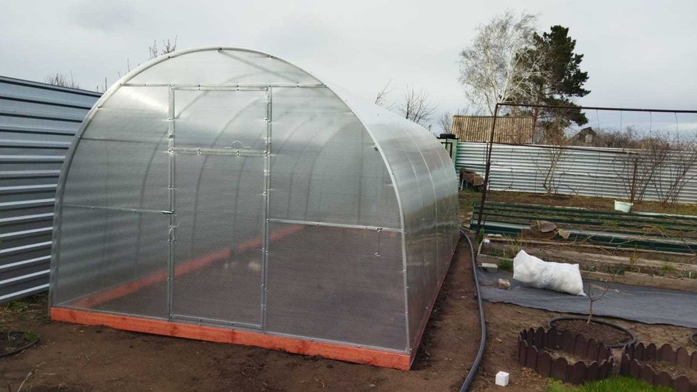 Теплица дачная с поликарбонатом