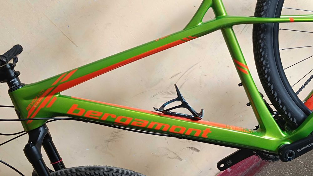 bicicleta bergamont carbon pe 29 ,frane magura,schimbatoare XT,furca aer
