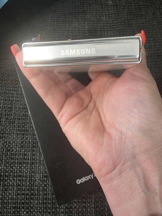 Телефон SAMSUNG Galaxy Z Flip 5