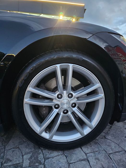 Tesla Model S 85D