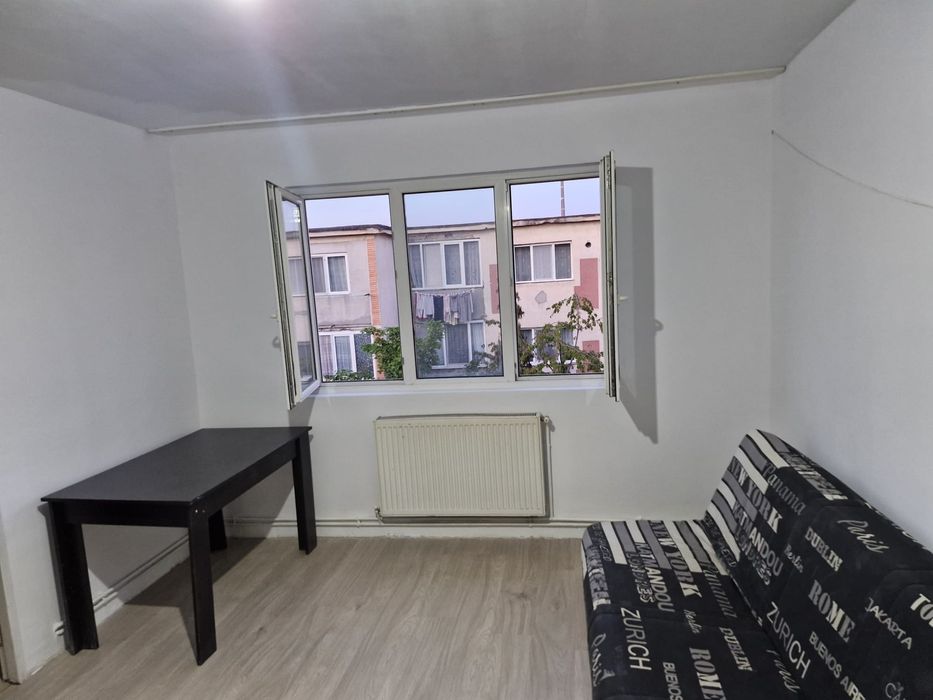 Închiriez apartament cu 2 camere