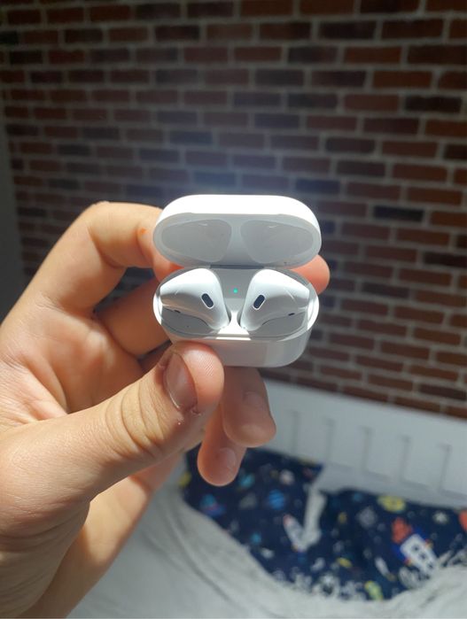 Vând Apple AirPods 2