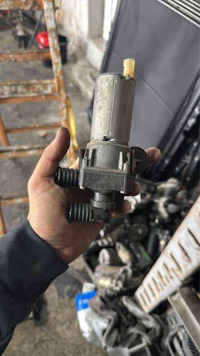 Допълнителна водна помпа / клапан парно бмв е90 е87