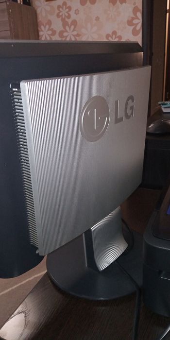 Продам монитор LG Flatron L1730S