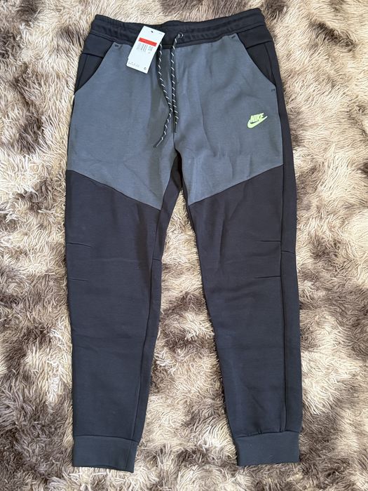 Nike tech fleece pants