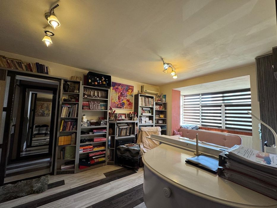 Vând urgent apartament cu 2 camere situat în zona centrală, Griviței.