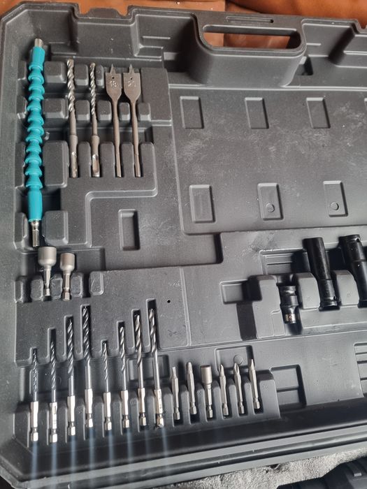 Set scule 4 bucati cu acumulatori, nou!