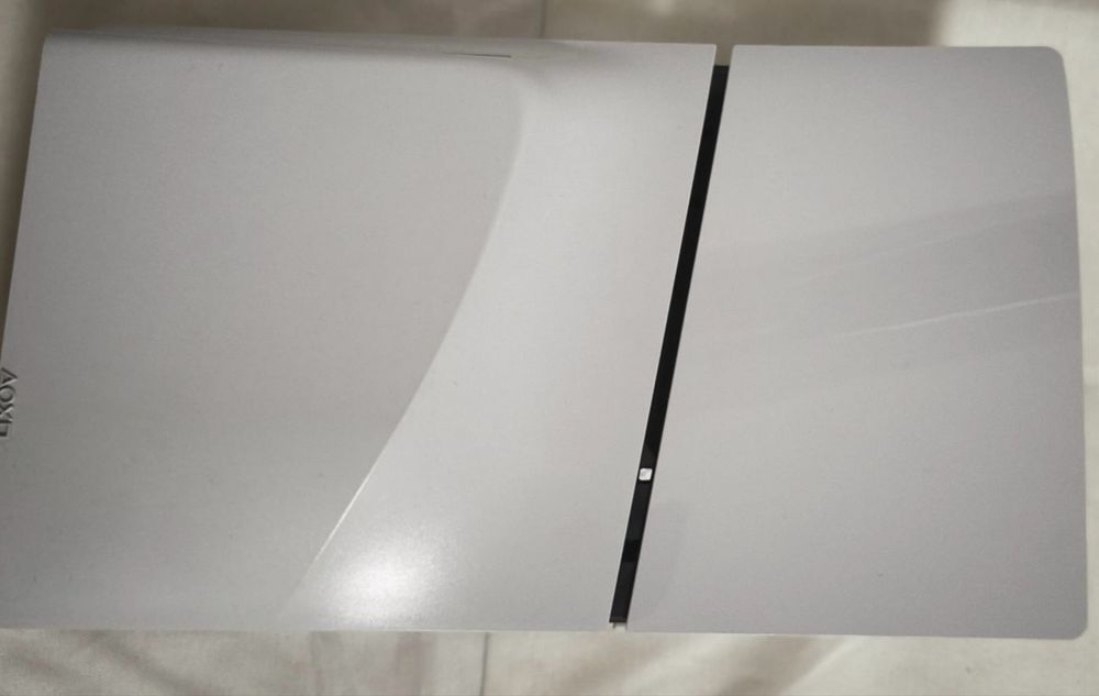 Vând PlayStation 5 (PS5) Slim Disc Edition + 2 Controllere + 2 Jocuri