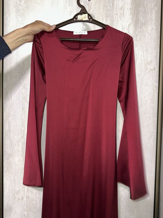 бордовое длинное платье