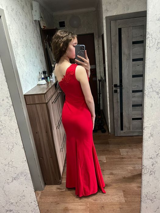 Платье вечернее продам