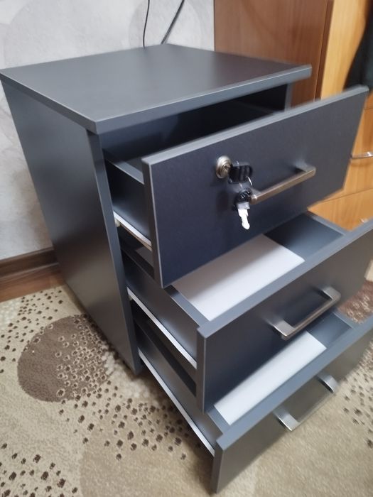 Тумба мобильная.