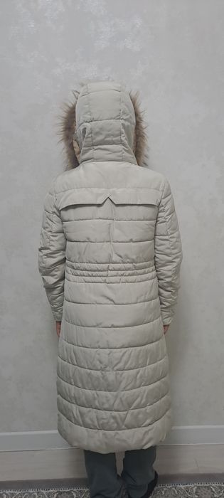 Продам куртку светлого оттенка