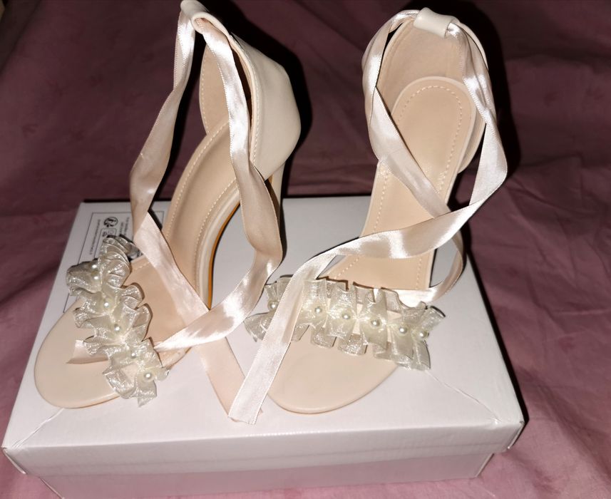 Sandale noi marimea 38