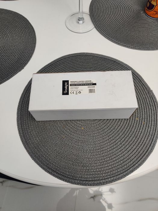 Spoturi incastrate panica