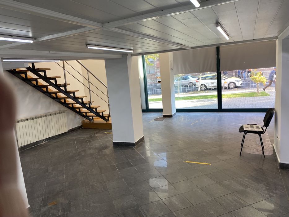 Spatiu central    80 m. RM VALCEA Chirie. Vanzare  Bulevardul NICOLAE BALCESCU NR 1