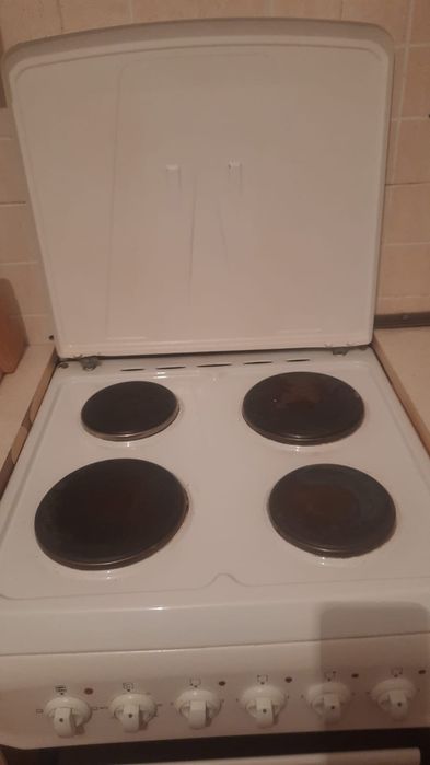 Продам б/у электрическую плиту